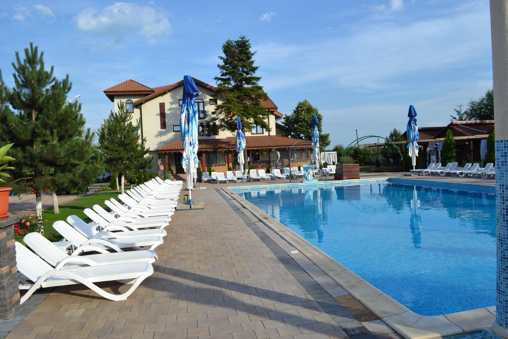 Hotel Doi Taurasi Afumati Exterior photo