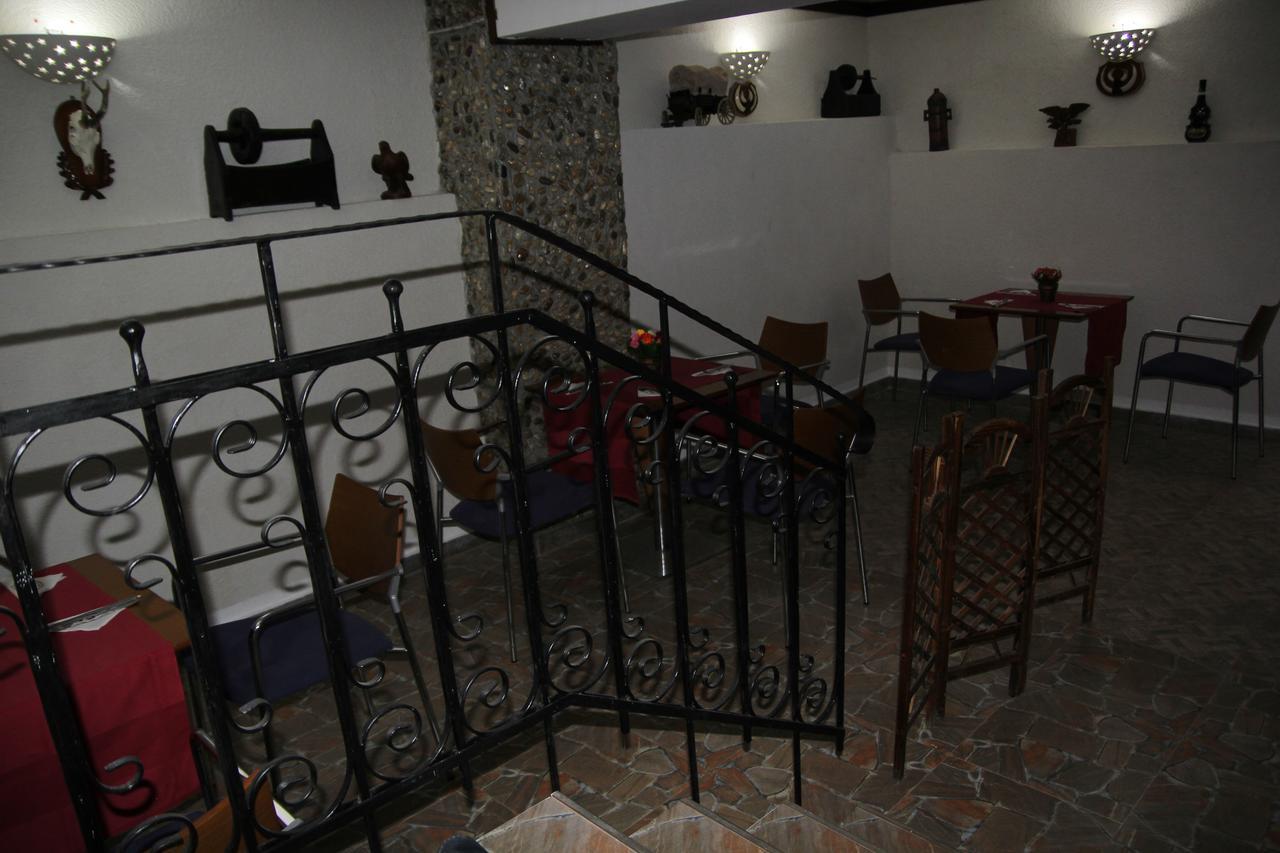 Hotel Doi Taurasi Afumati Exterior photo